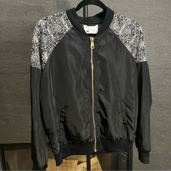 It Girl Black Bomber Jacket Lace Detail Size Medium - Picture 13 of 13
